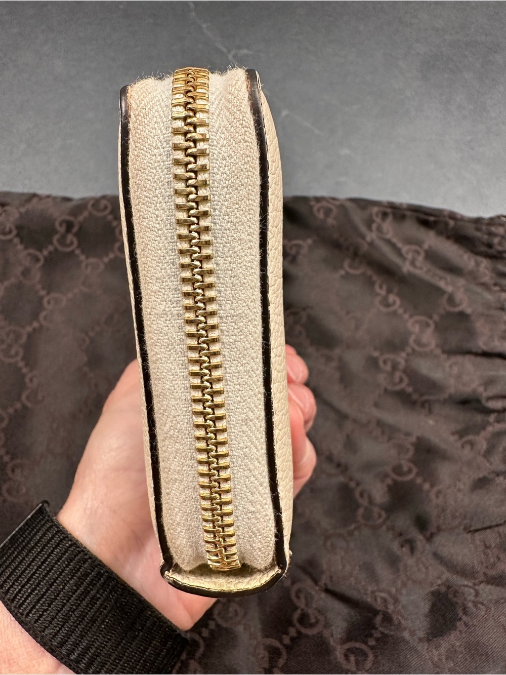Gucci Zumi Zip Around Wallet-COA included - Picture 6 of 15
